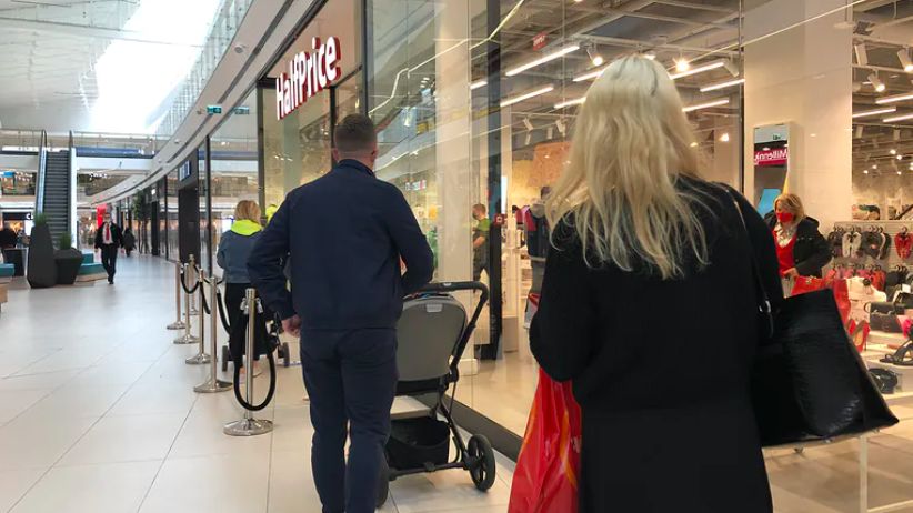 Warszawa. Nowa sieć sklepów budzi zainteresowanie klientów. Flagowa placówka nowej marki CCC otworzyła się właśnie w Domach Towarowych Centrum