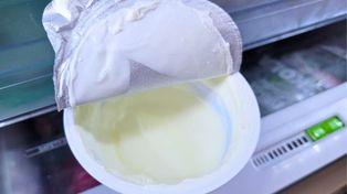 Gdzie wyrzucić wieczko, a gdzie kubeczek? Wielu Polaków wciąż ma wątpliwości