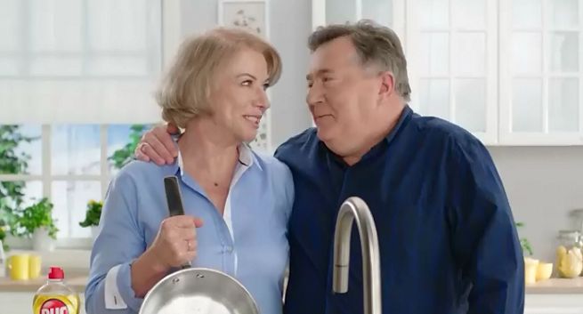 Bożena Dykiel i Mieczysław Hryniewicz jako małżeństwo z „Na Wspólnej” reklamują Pur (wideo)