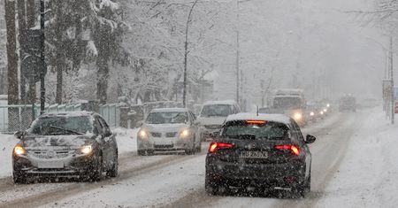 Potężny atak zimy. Na drogach paraliż. Zdjęcia i filmy