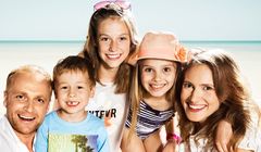 Piotr Adamczyk sprawdza kuchnię i wakacje w rodzinnej kampanii kredytu w eurobanku (wideo)