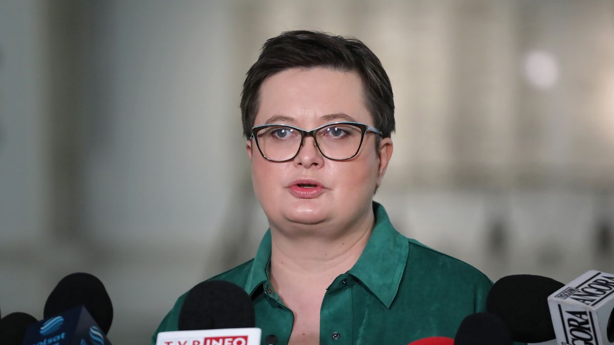 Warszawa, 04.01.2022. Wiceprzewodnicząca Nowoczesnej Katarzyna Lubnauer podczas konferencji prasowej w Sejmie w Warszawie, 4 bm. Spotkanie dot. zmian, z jakimi muszą zmierzyć się polscy podatnicy od 1 stycznia 2022 roku w związku w wejściem w życie Polskiego Ładu. (amb) PAP/Wojciech Olkuśnik