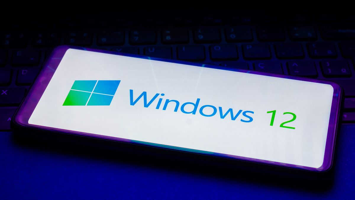 BRAZIL - 2022/02/04: In this photo illustration, Windows 12 logo is displayed on a smartphone screen. (Photo Illustration by Rafael Henrique/SOPA Images/LightRocket via Getty Images)