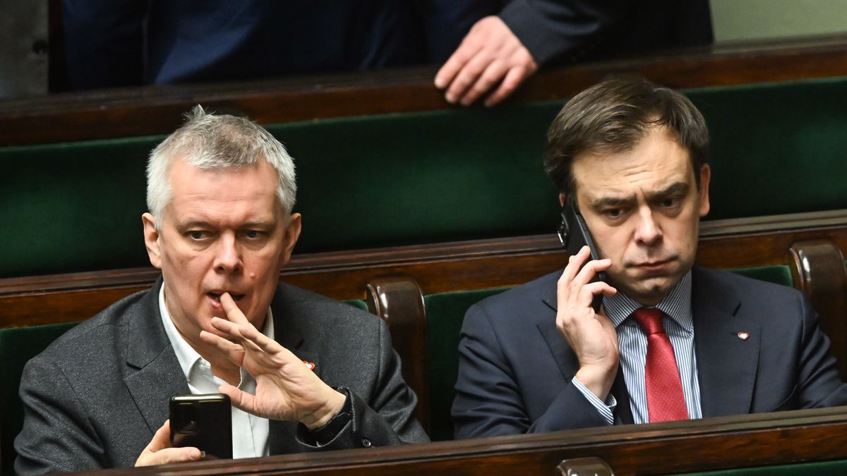 Tomasz Siemoniak i Andrzej Domański w trakcie posiedzenia Sejmu