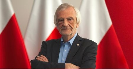 Janusz Gajos krytykowany przez polityków PiS. Aktora bronią ludzie kultury