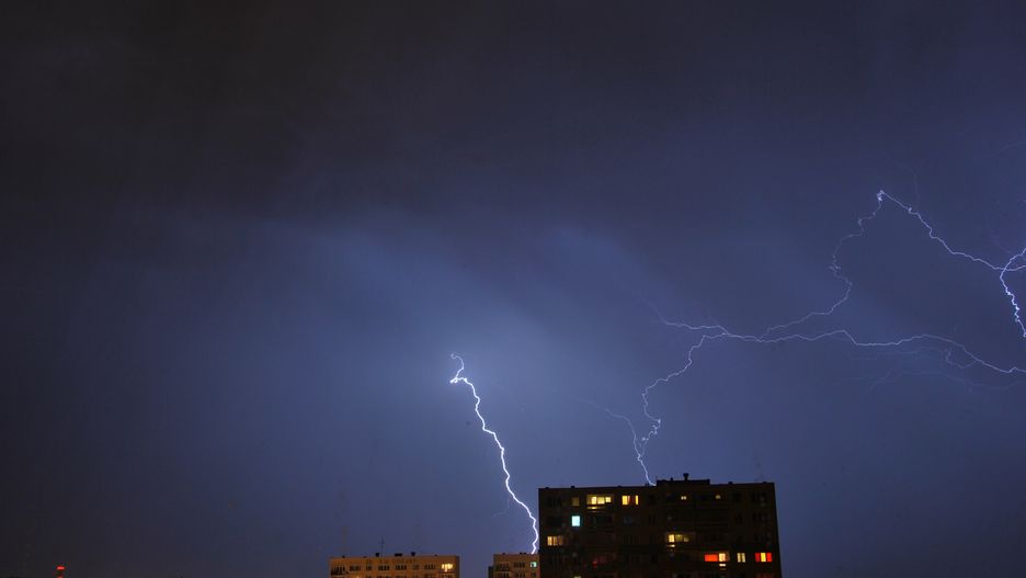 Burza nad Warszawą. Zakłócenia w pracy lotniska Chopina