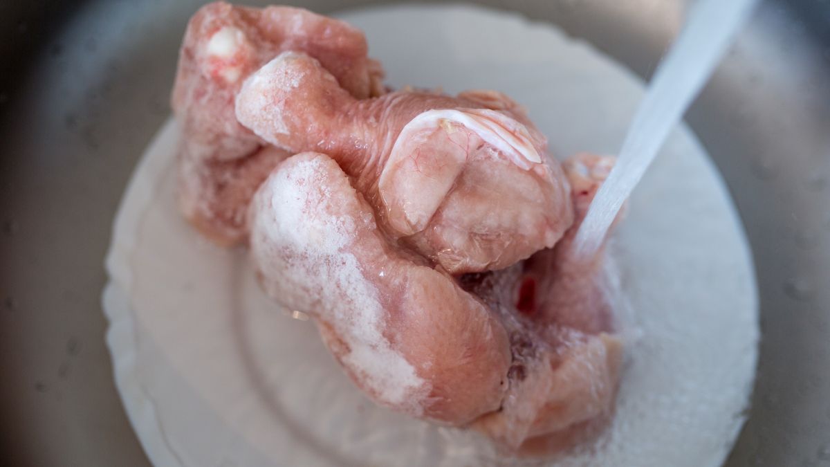 Czy należy myć mięso?