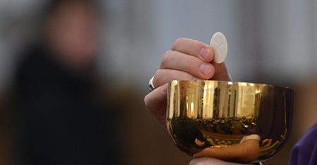 Komunia po rozwodzie? Jasna odpowiedź księdza