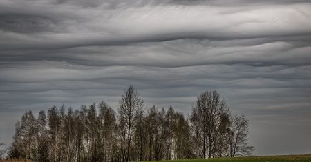 Witold Ochał sfotografował w Polsce nowy gatunek chmur - Asperitas