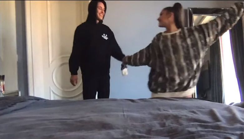 Kim jest narzeczony Ariany Grande, Dalton Gomez?