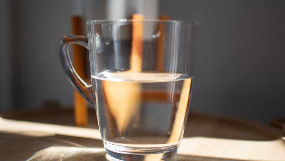 Chińczycy piją ciepłą wodę na czczo