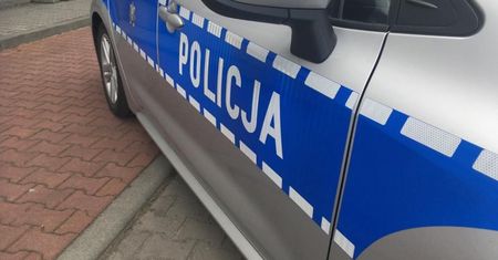 Sosnowiec. 80-letnia kobieta chora na COVID-19 nie była w stanie wezwać pomocy. Policjanci sforsowali drzwi