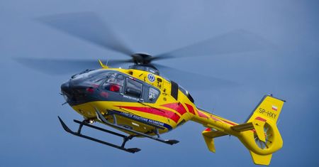 Poważny wypadek na Podkarpaciu. Z impetem uderzył w przystanek