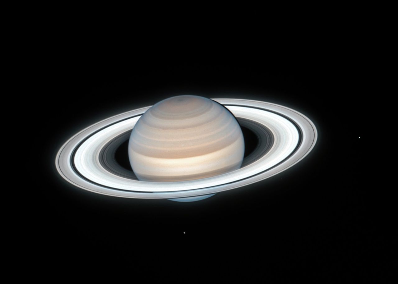 Teleskop Hubble’a ujął bardzo szczegółowe zdjęcie Saturna. Jego pierścienie są piękne