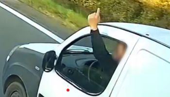 Kierowca fiata nagrany. Skandal, co wyprawiał. Burza w sieci
