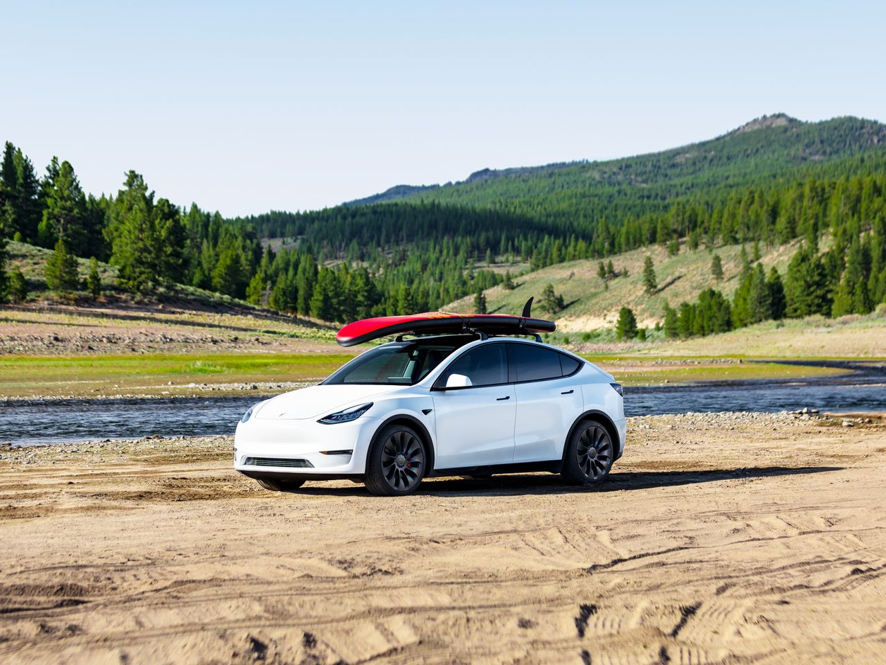 Tesla Model Y w końcu z polskimi cenami. Jednej opcji u nas jeszcze nie zamówisz