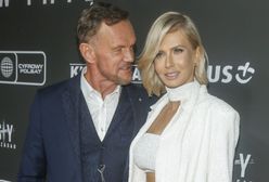 Żona Pazury w czerwonym bikini. Nie potrafiła zachować powagi