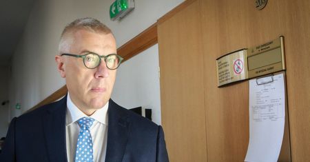 Sylwester 2020. Roman Giertych o zakazie przemieszczania: "Prawny cyrk"