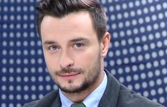 Marcin Łukasik przeszedł z Polsatu do Wirtualnej Polski, prowadzi „Money. To się liczy”