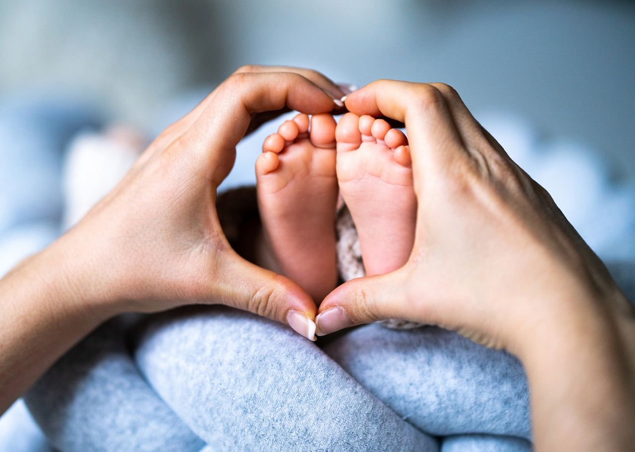 Newborn baby's feet on female heart shaped hands
Newborn baby's feet on mother heart shaped hands at home
StockPlanets