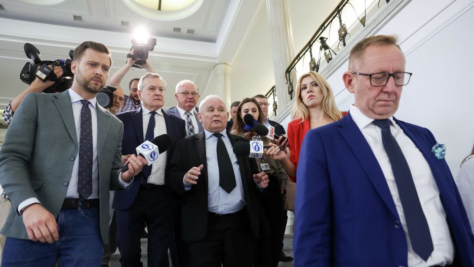 Afera w PiS po tekście dot. działki pod CPK