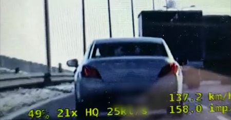 Jechał lubelską ekspresówką za dostawczakiem. Nie spodziewał się tego, co się za moment stanie