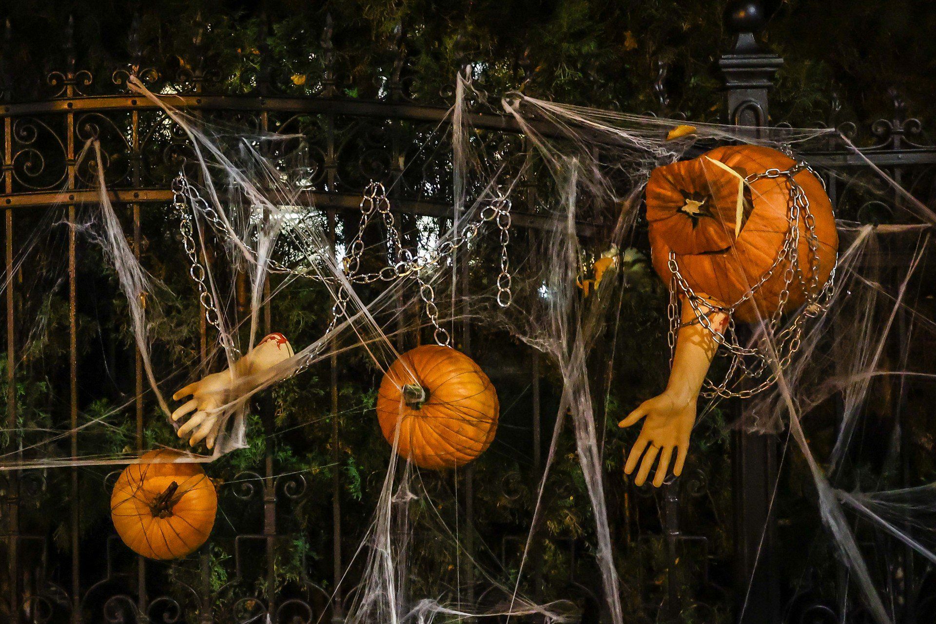 Willa Kirscha w gdańskim Wrzeszczu w halloweenowej aranżacji.