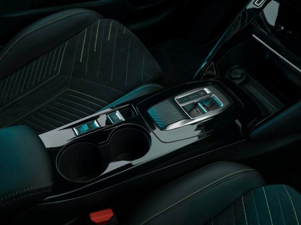 Odświeżony Peugeot e-208