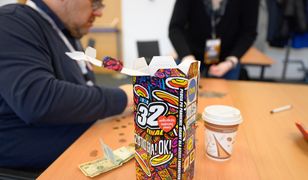 Niecodzienna sytuacja w Krakowie. Wrzucił 100 tys. zł do puszek WOŚP