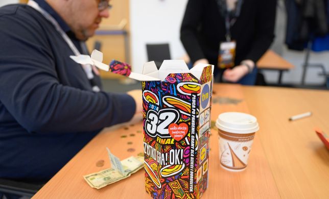 Niecodzienna sytuacja w Krakowie. Wrzucił 100 tys. zł do puszek WOŚP