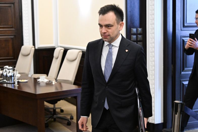 Wniosek o Trybunał Stanu dla Glapińskiego. Minister finansów zabiera głos