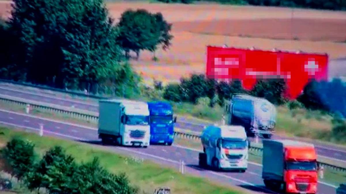 Wyprzedzanie ciężarówek na drodze ekspresowej S17