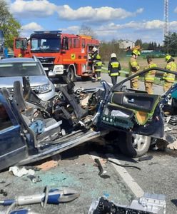 Mazowsze. Śmierć na krajowej "dwójce". Pojazdy doszczętnie zniszczone