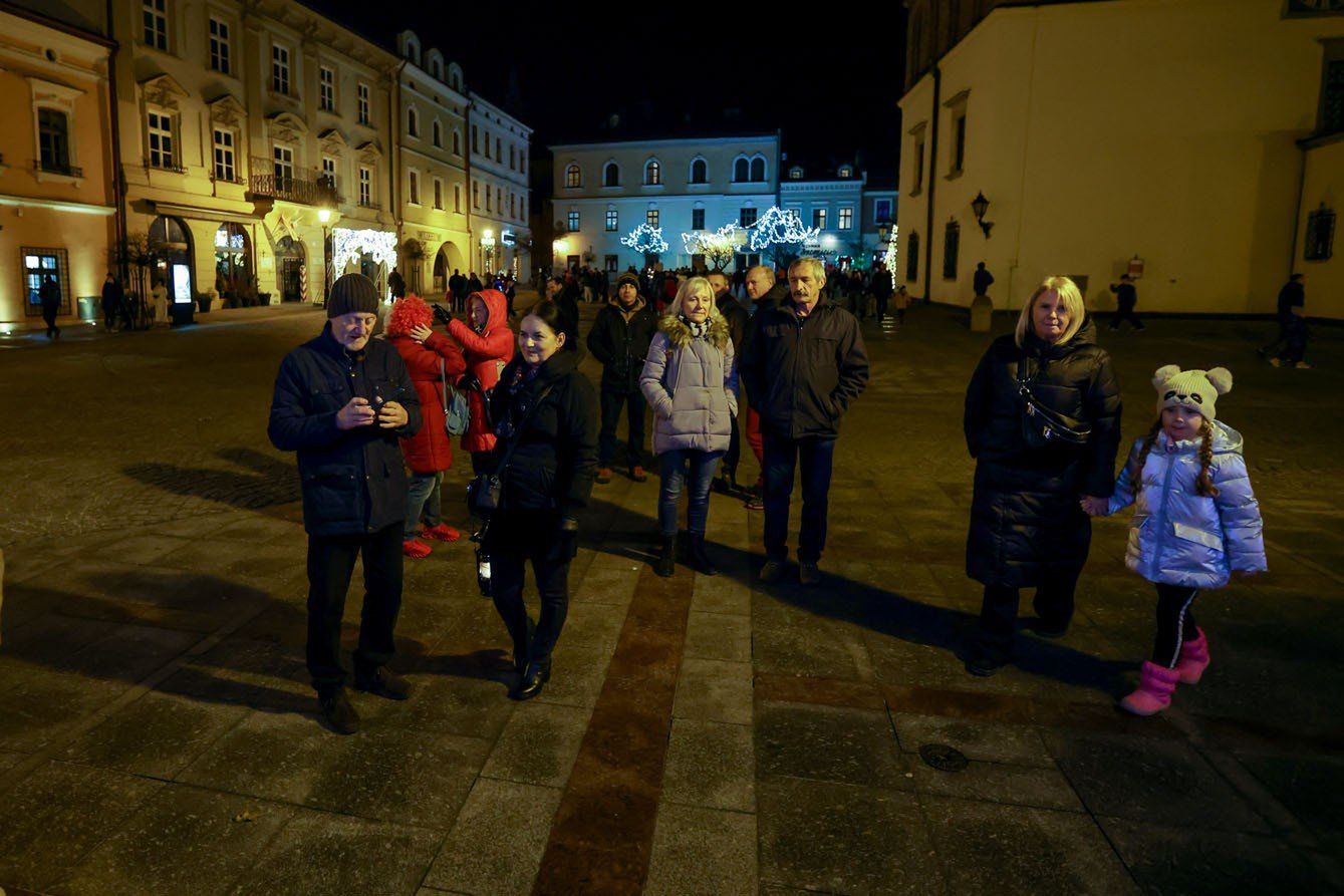 W Mikołajkowym nocnym zwiedzaniu Tarnowa uczestniczyli zarówno dorośli, jak i dzieci