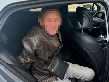 Próba włamania do domu w Ostrołęce. 46-latek rozbijał ścianę toporkiem!