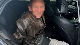 Próba włamania do domu w Ostrołęce. 46-latek rozbijał ścianę toporkiem!