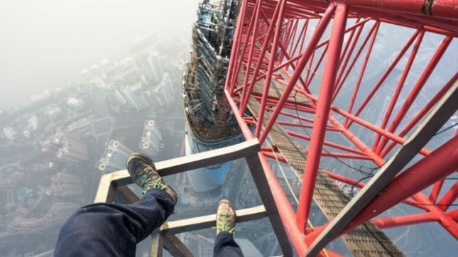 Czyste szaleństwo! Rosjanie wspinają się na drugi najwyższy budynek świata 1