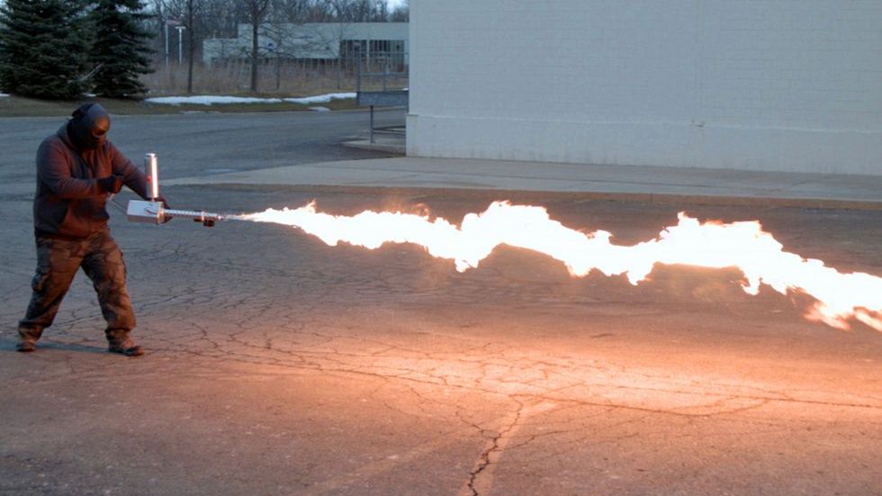 XM42 – osobisty miotacz ognia. 8 metrów zasięgu, do kupienia od poniedziałku! 1