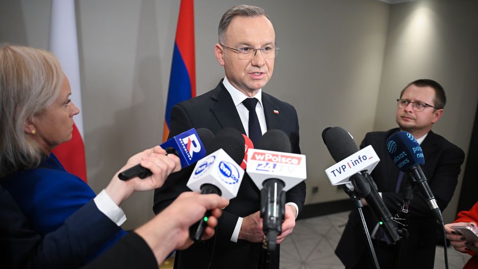 Yeraskh, Armenia, 27.11.2024. Prezydent RP Andrzej Duda podczas wypowiedzi dla mediów w Yeraskh, 27 bm. Polska para prezydencka przebywa z wizytą w Armenii. (aldg) PAP/Marcin Obara