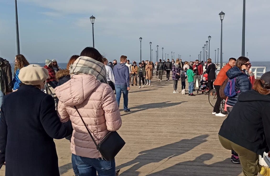 Trójmiasto. Tłumy nad morzem korzystały z pięknej pogody