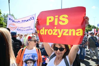 "Nie damy się okradać", "Duda oddaj dyploma". Ludzie na marszu się nie hamowali