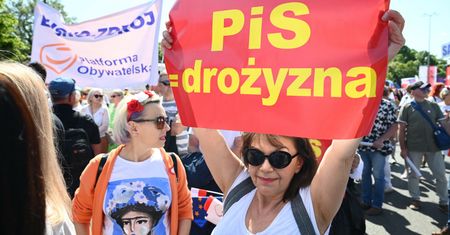 "Nie damy się okradać", "Duda oddaj dyploma". Ludzie na marszu się nie hamowali