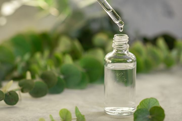 Olejek eukaliptusowy znalazł zastosowanie w aromaterapii i medycynie naturalnej.
