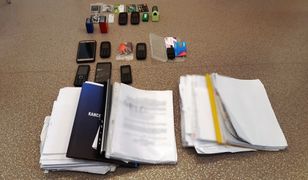 Warszawa. Jeden udawał, że nie żyje, drugi chował się w szafie. Policja rozpracowała oszustów