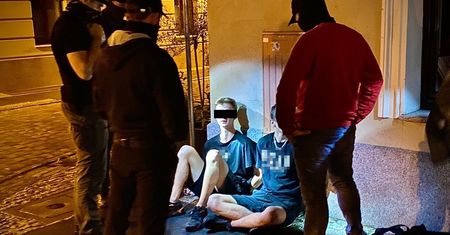 Bydgoszcz. Z nożem w ręku napadali na przechodniów
