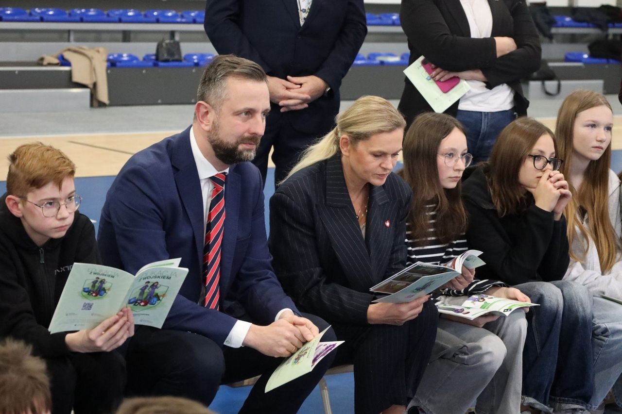 Kartuzy: Ministrowie zainaugurowali 4. edycję Edukacji z Wojskiem