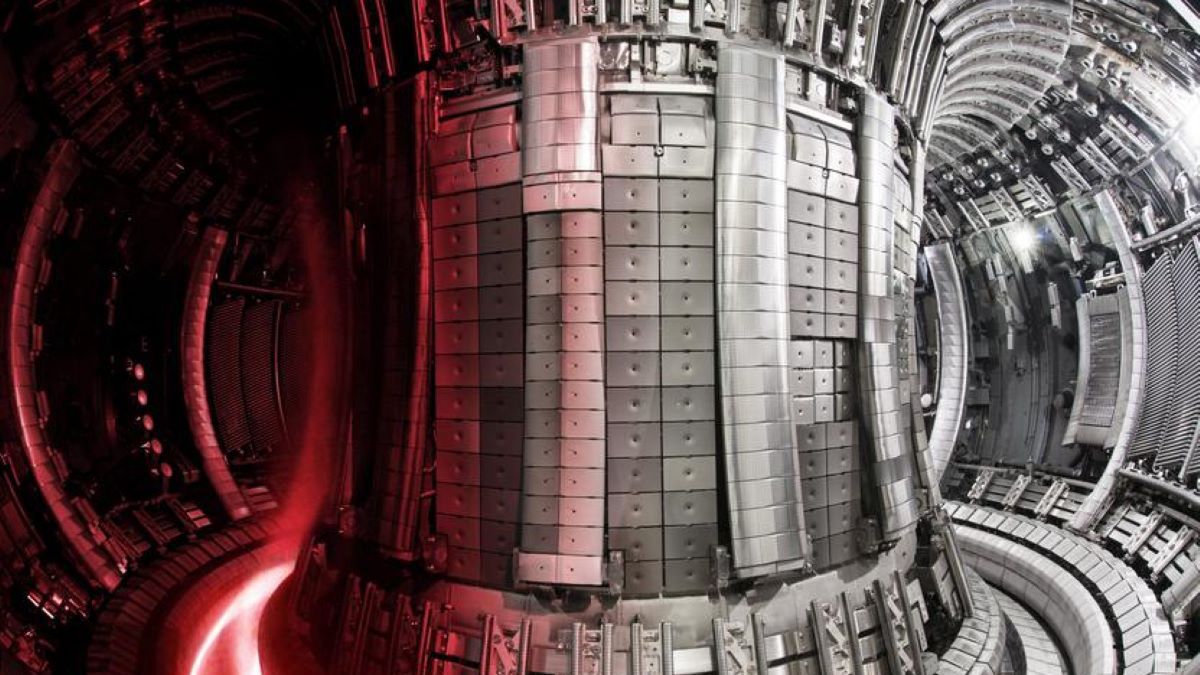 Wnętrze tokamaka JET; zdjęcie ilustracyjne 