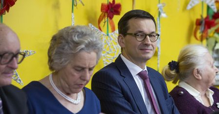 Afera mailowa. Doradcy premiera analizowali śmiertelność w DPS-ach. "Emeryci będą kluczowi"