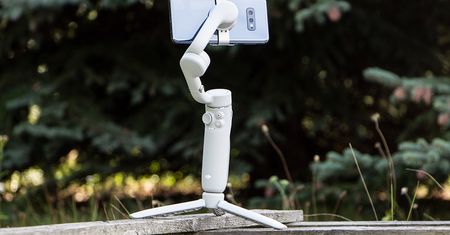 DJI OM 5 znów próbuje zmieścić się w kieszeni. Z różnym skutkiem