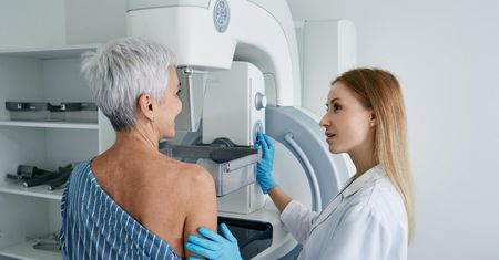 Mammografia przesiewowa a diagnostyczna – czym się różnią? Dlaczego profilaktyka jest taka istotna